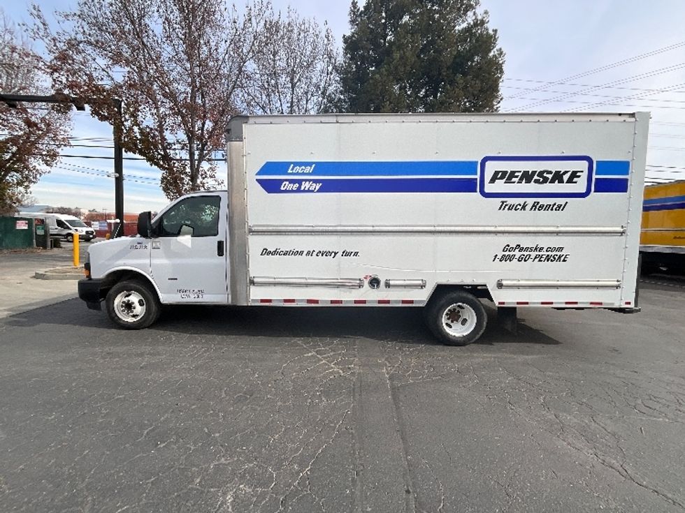 Light Duty Box Truck-Light and Medium Duty Trucks-GMC-2021-Savana G33903-West Sacramento-CA-75,469\n\t\tmiles-$ 33,750 - Image 4