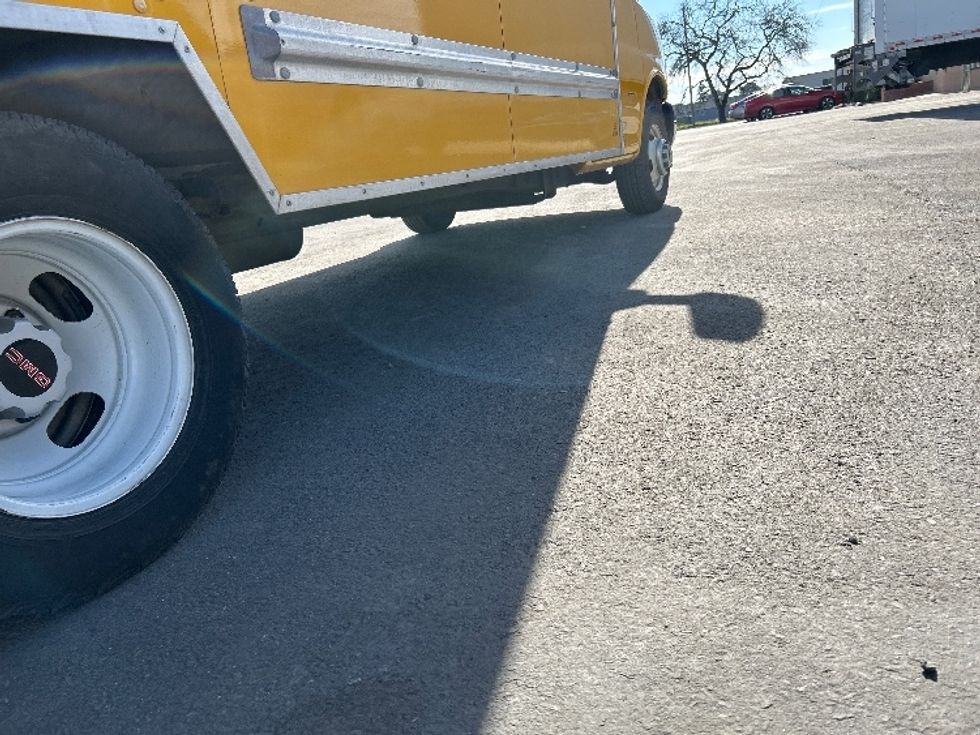 Light Duty Box Truck-Light and Medium Duty Trucks-GMC-2021-Savana G33903-West Sacramento-CA-76,448\n\t\tmiles-$ 30,500 - Image 14