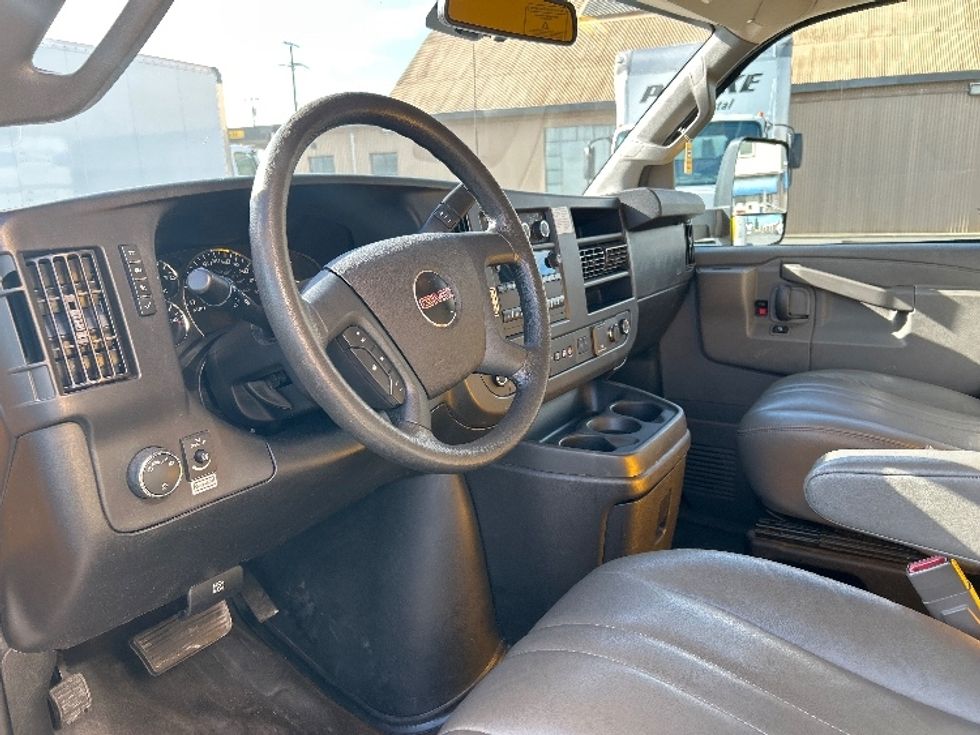 Light Duty Box Truck-Light and Medium Duty Trucks-GMC-2021-Savana G33903-West Sacramento-CA-76,448\n\t\tmiles-$ 30,500 - Image 17