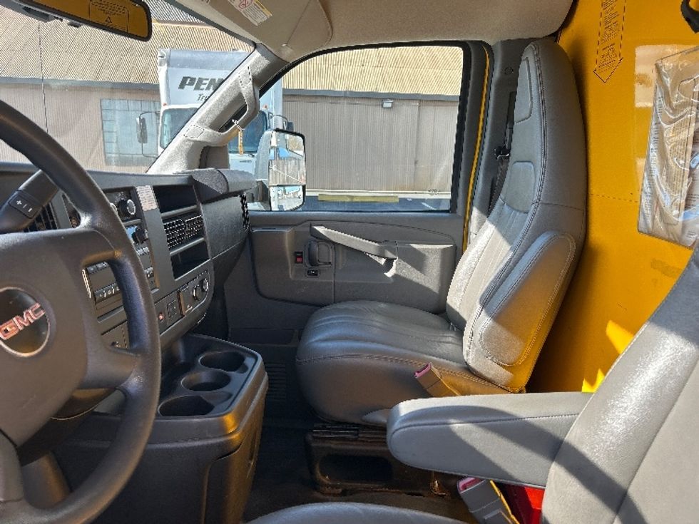 Light Duty Box Truck-Light and Medium Duty Trucks-GMC-2021-Savana G33903-West Sacramento-CA-76,448\n\t\tmiles-$ 30,500 - Image 19