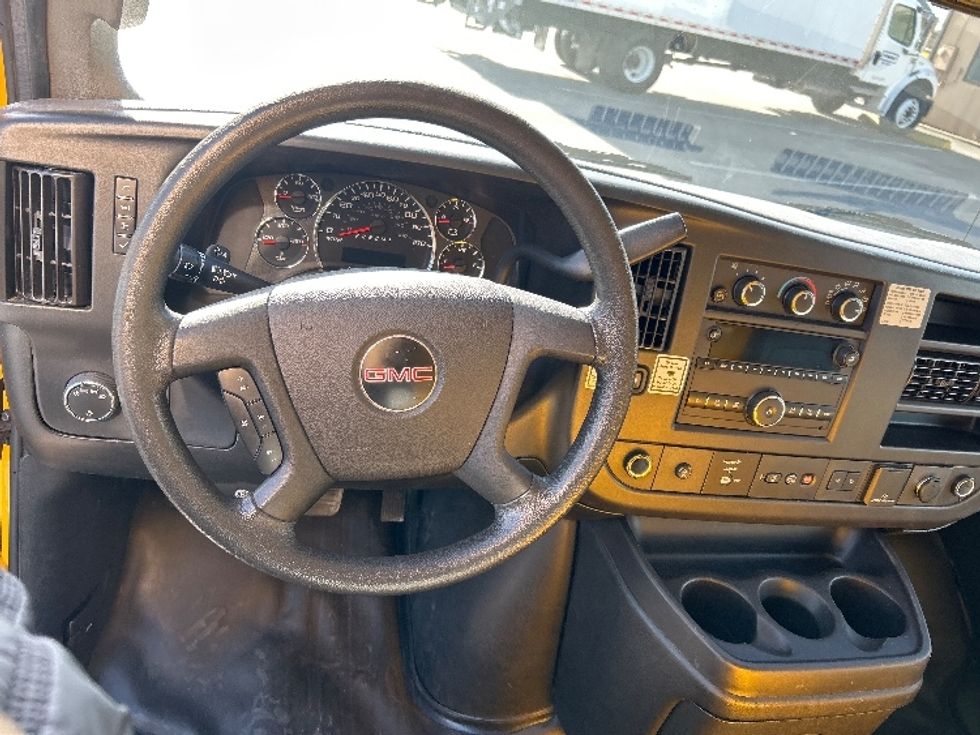 Light Duty Box Truck-Light and Medium Duty Trucks-GMC-2021-Savana G33903-West Sacramento-CA-76,448\n\t\tmiles-$ 30,500 - Image 18