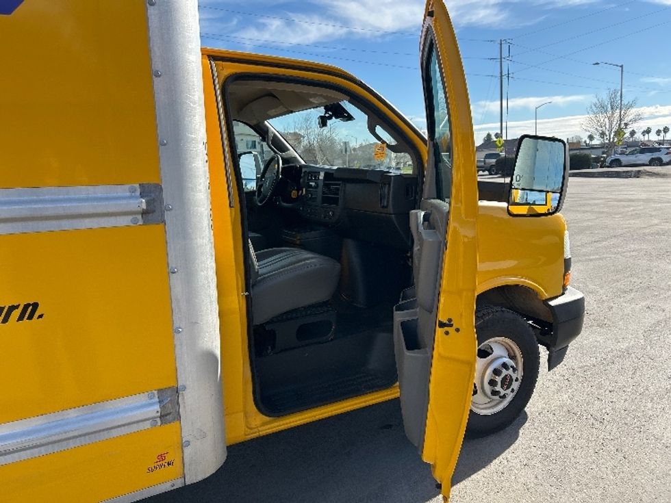 Light Duty Box Truck-Light and Medium Duty Trucks-GMC-2021-Savana G33903-West Sacramento-CA-76,448\n\t\tmiles-$ 30,500 - Image 20