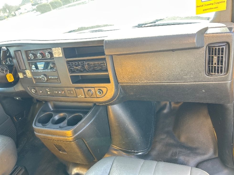 Light Duty Box Truck-Light and Medium Duty Trucks-GMC-2021-Savana G33903-West Sacramento-CA-76,448\n\t\tmiles-$ 30,500 - Image 21