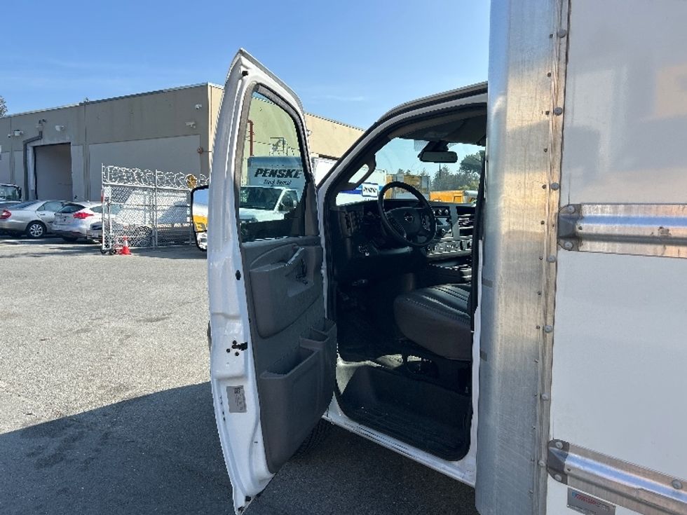 Light Duty Box Truck-Light and Medium Duty Trucks-GMC-2021-Savana G33903-West Sacramento-CA-81,320\n\t\tmiles-$ 33,000 - Image 16