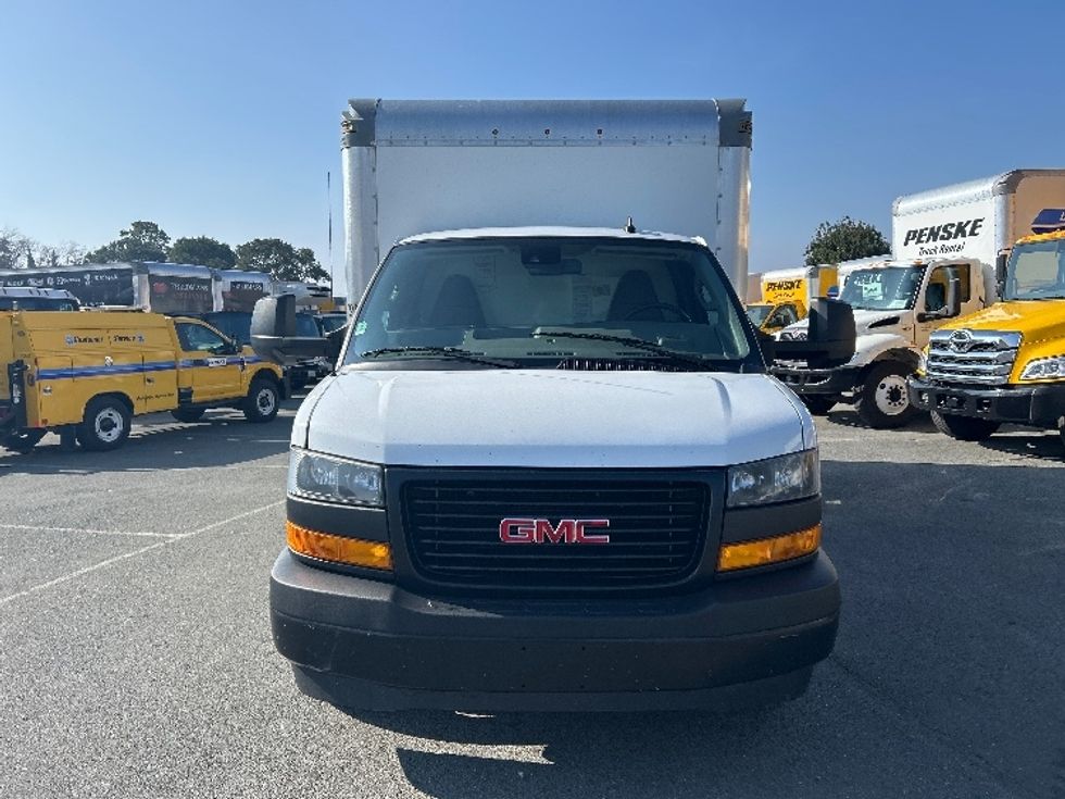 Light Duty Box Truck-Light and Medium Duty Trucks-GMC-2021-Savana G33903-West Sacramento-CA-81,320\n\t\tmiles-$ 33,000 - Image 2