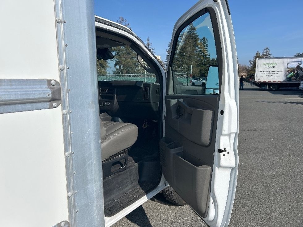 Light Duty Box Truck-Light and Medium Duty Trucks-GMC-2021-Savana G33903-West Sacramento-CA-81,320\n\t\tmiles-$ 33,000 - Image 20