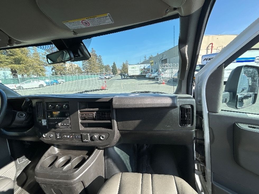 Light Duty Box Truck-Light and Medium Duty Trucks-GMC-2021-Savana G33903-West Sacramento-CA-81,320\n\t\tmiles-$ 33,000 - Image 21