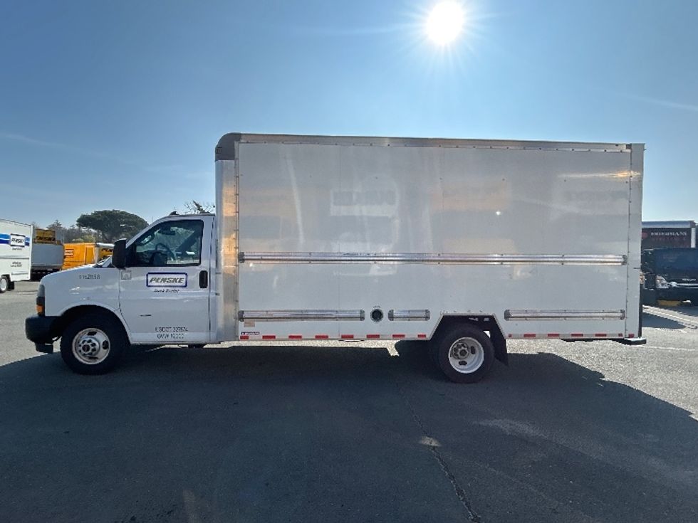 Light Duty Box Truck-Light and Medium Duty Trucks-GMC-2021-Savana G33903-West Sacramento-CA-81,320\n\t\tmiles-$ 33,000 - Image 4