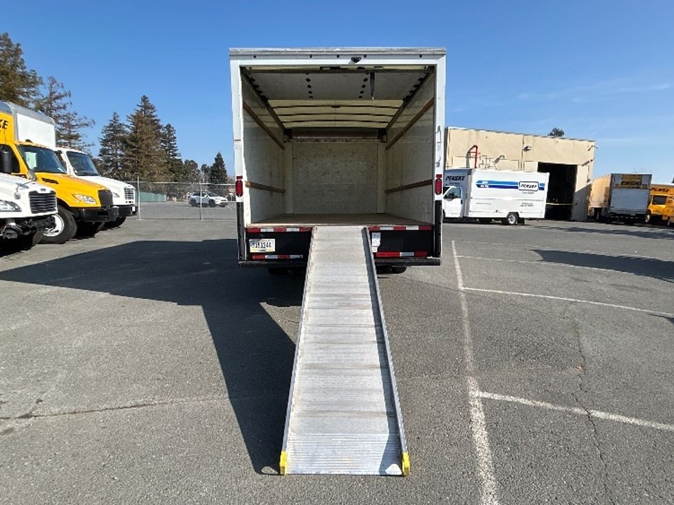 Light Duty Box Truck-Light and Medium Duty Trucks-GMC-2021-Savana G33903-West Sacramento-CA-81,320\n\t\tmiles-$ 33,000 - Image 9