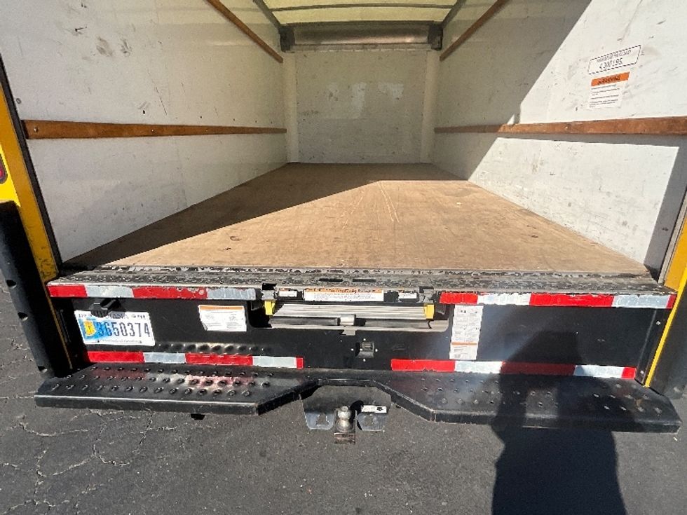Light Duty Box Truck-Light and Medium Duty Trucks-GMC-2021-Savana G33903-West Sacramento-CA-81,392\n\t\tmiles-$ 29,750 - Image 10