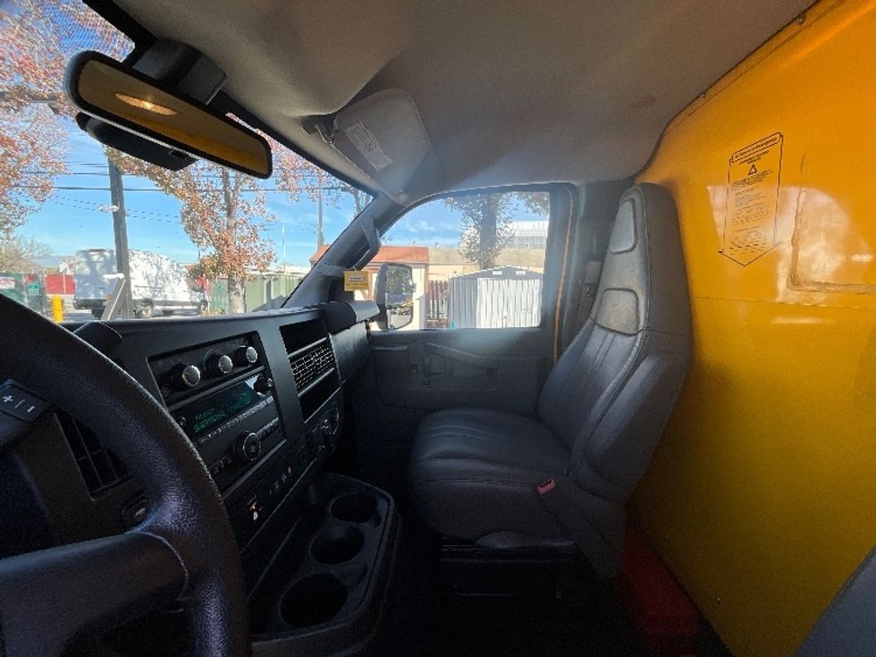Light Duty Box Truck-Light and Medium Duty Trucks-GMC-2021-Savana G33903-West Sacramento-CA-81,392\n\t\tmiles-$ 29,750 - Image 19