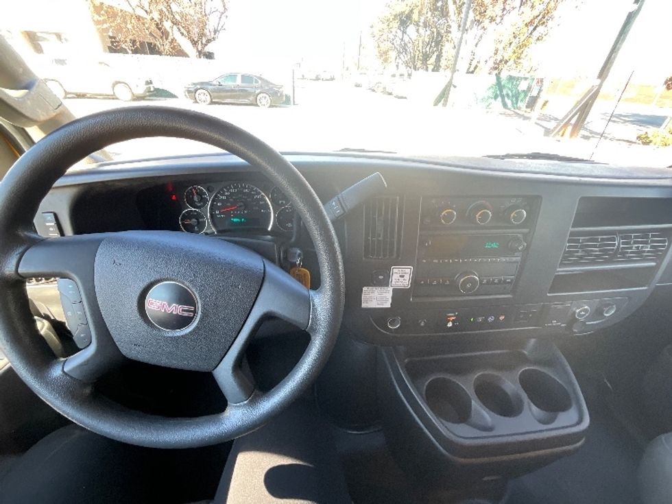 Light Duty Box Truck-Light and Medium Duty Trucks-GMC-2021-Savana G33903-West Sacramento-CA-81,392\n\t\tmiles-$ 29,750 - Image 18