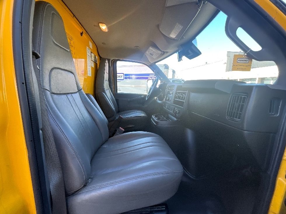 Light Duty Box Truck-Light and Medium Duty Trucks-GMC-2021-Savana G33903-West Sacramento-CA-81,392\n\t\tmiles-$ 29,750 - Image 22