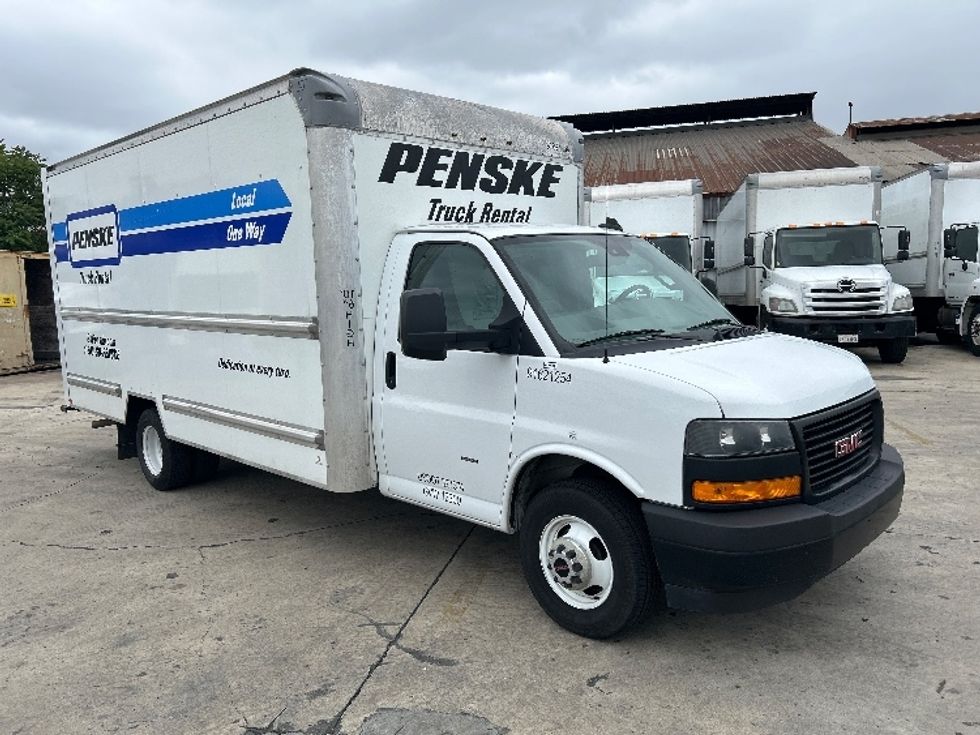 Light Duty Box Truck-Light and Medium Duty Trucks-GMC-2021-Savana G33903-West Sacramento-CA-84,086\n\t\tmiles-$ 29,250 - Image 1