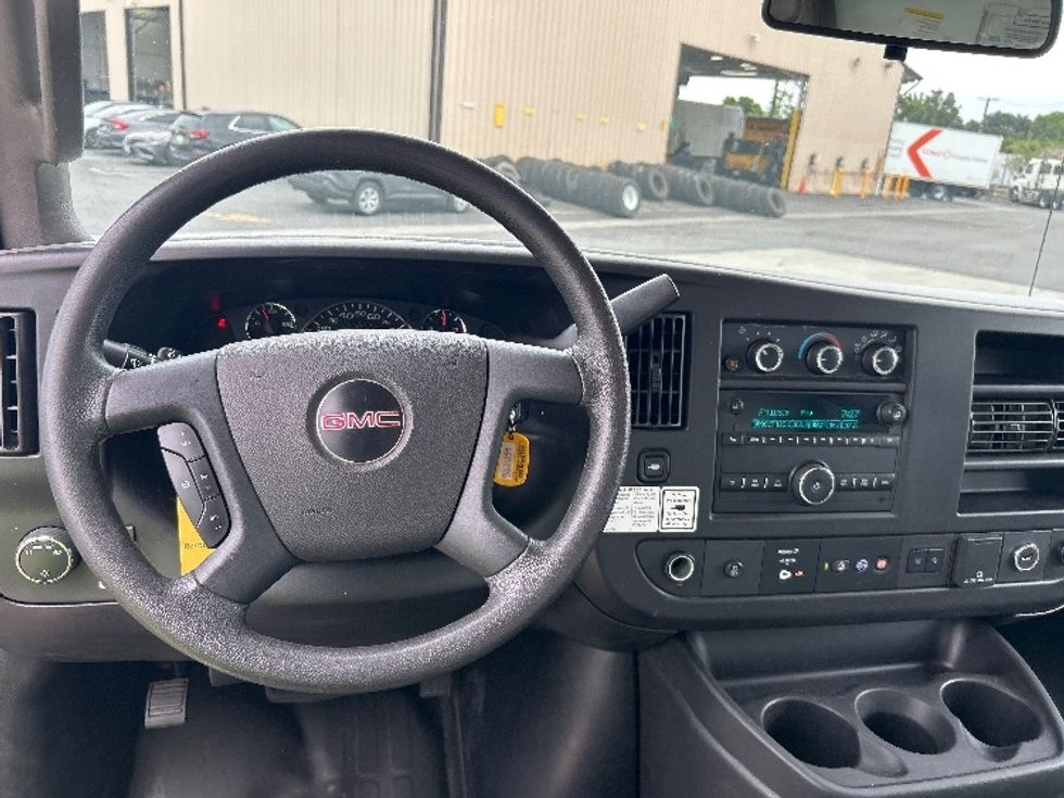 Light Duty Box Truck-Light and Medium Duty Trucks-GMC-2021-Savana G33903-West Sacramento-CA-84,086\n\t\tmiles-$ 29,250 - Image 17