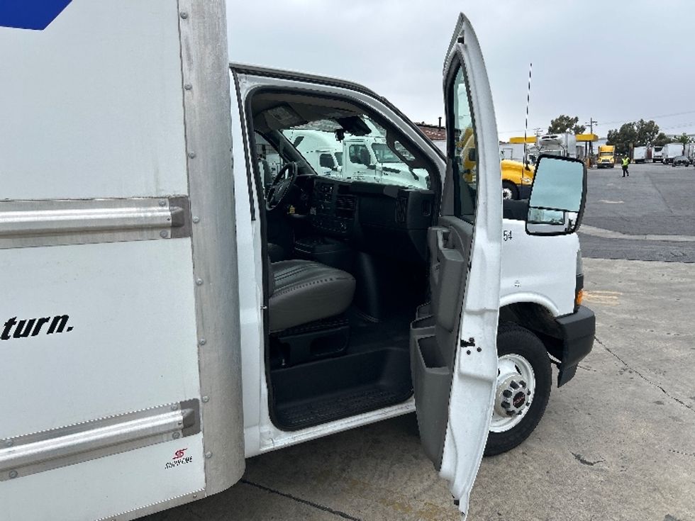 Light Duty Box Truck-Light and Medium Duty Trucks-GMC-2021-Savana G33903-West Sacramento-CA-84,086\n\t\tmiles-$ 29,250 - Image 19