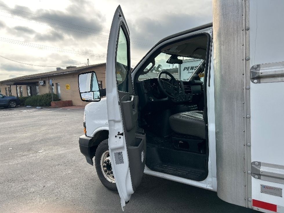 Light Duty Box Truck-Light and Medium Duty Trucks-GMC-2021-Savana G33903-West Sacramento-CA-85,947\n\t\tmiles-$ 32,750 - Image 13