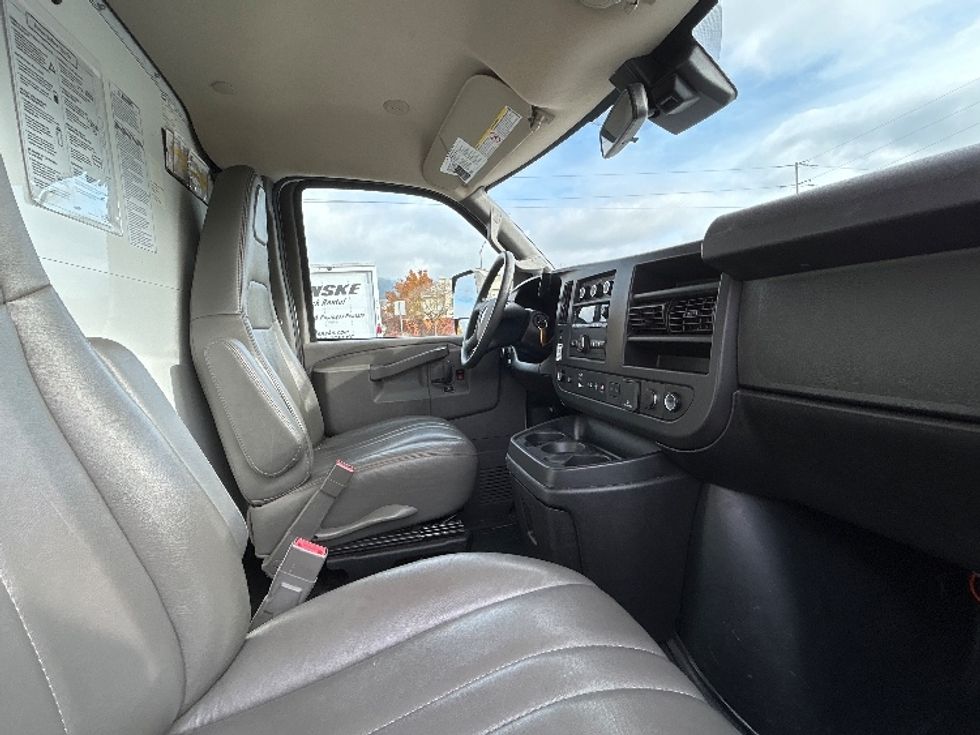 Light Duty Box Truck-Light and Medium Duty Trucks-GMC-2021-Savana G33903-West Sacramento-CA-85,947\n\t\tmiles-$ 32,750 - Image 19
