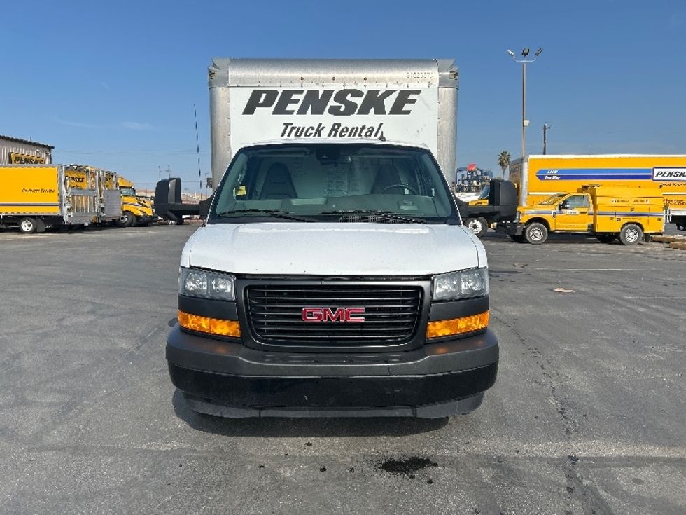 Light Duty Box Truck-Light and Medium Duty Trucks-GMC-2021-Savana G33903-West Sacramento-CA-86,192\n\t\tmiles-$ 33,000 - Image 2