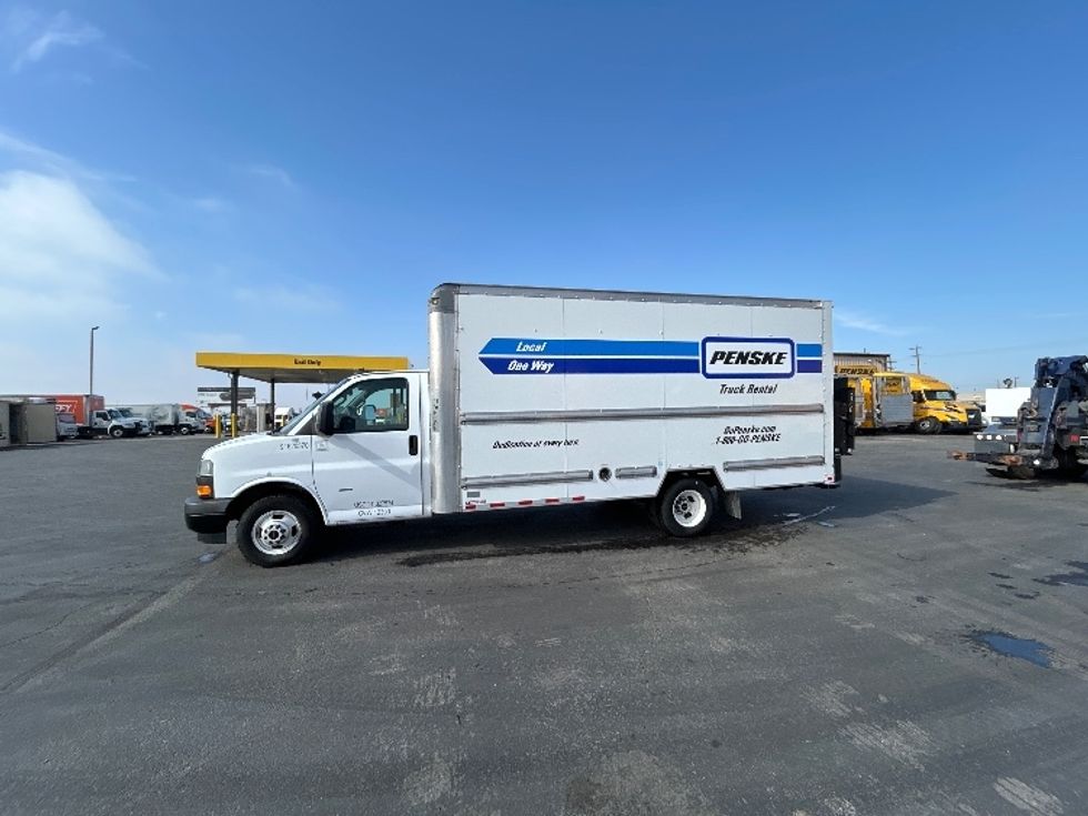 Light Duty Box Truck-Light and Medium Duty Trucks-GMC-2021-Savana G33903-West Sacramento-CA-86,192\n\t\tmiles-$ 33,000 - Image 4