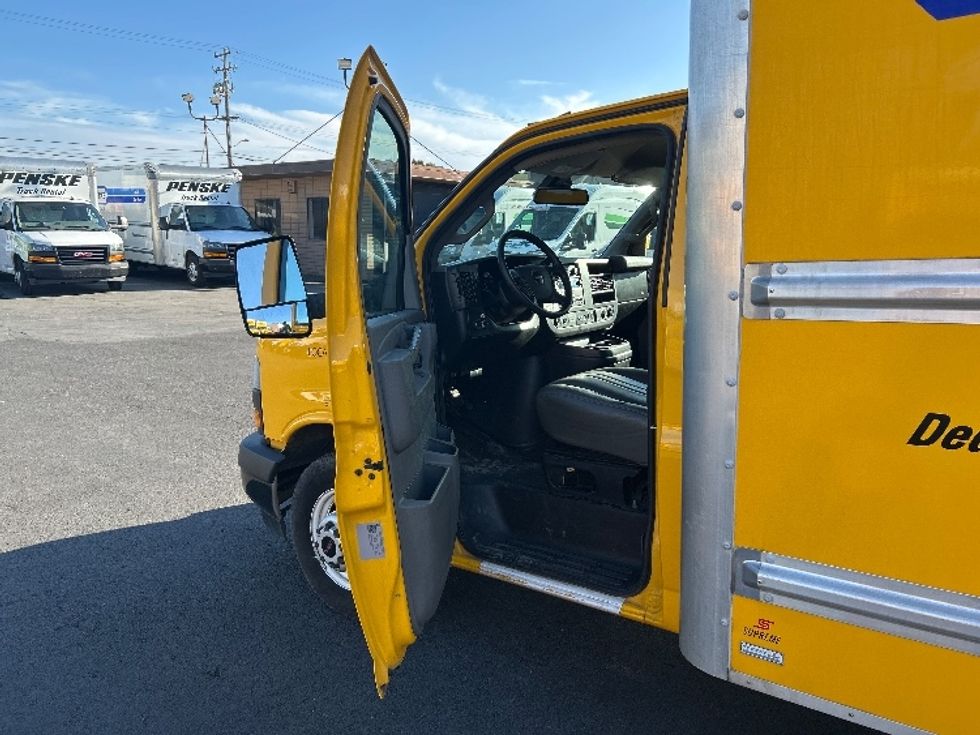 Light Duty Box Truck-Light and Medium Duty Trucks-GMC-2021-Savana G33903-West Sacramento-CA-86,675\n\t\tmiles-$ 29,250 - Image 16