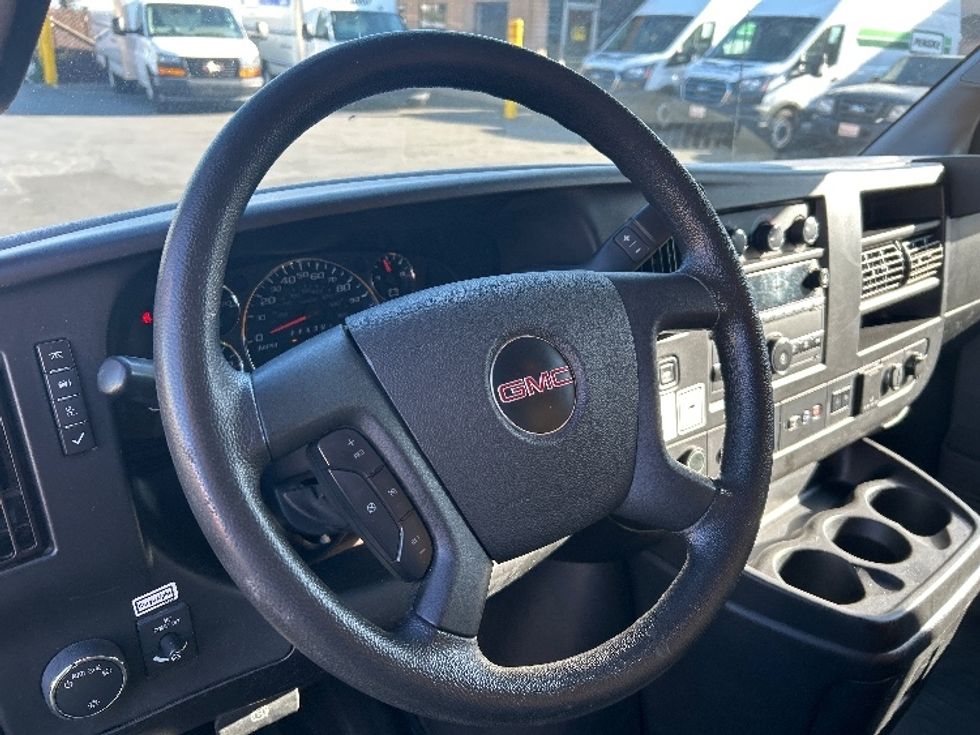 Light Duty Box Truck-Light and Medium Duty Trucks-GMC-2021-Savana G33903-West Sacramento-CA-86,675\n\t\tmiles-$ 29,250 - Image 17