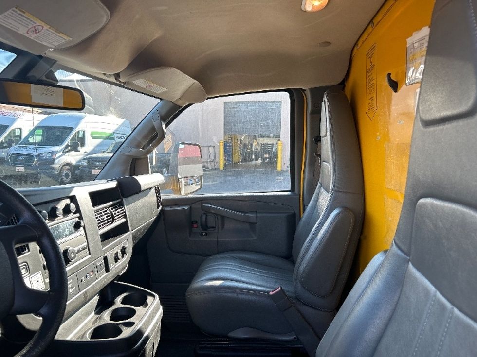 Light Duty Box Truck-Light and Medium Duty Trucks-GMC-2021-Savana G33903-West Sacramento-CA-86,675\n\t\tmiles-$ 29,250 - Image 19