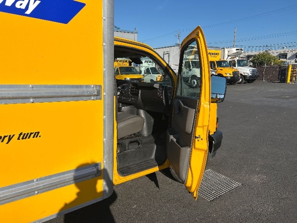 Light Duty Box Truck-Light and Medium Duty Trucks-GMC-2021-Savana G33903-West Sacramento-CA-86,675\n\t\tmiles-$ 29,250 - Image 20