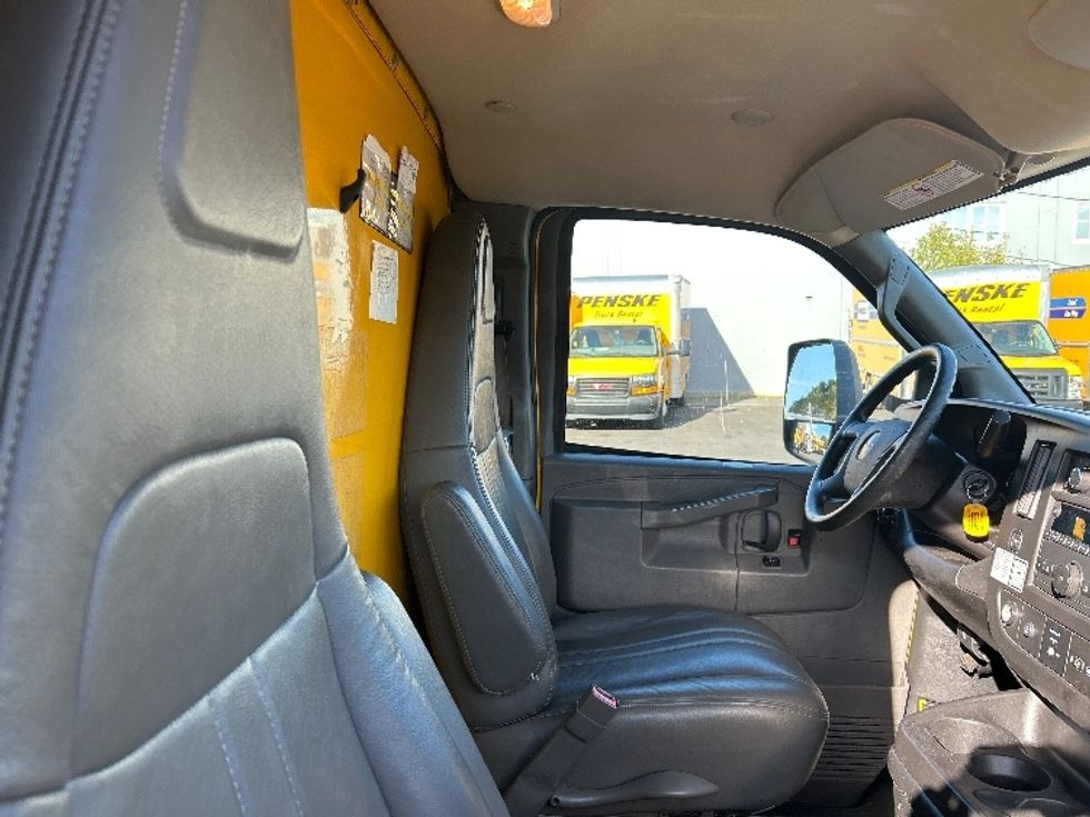 Light Duty Box Truck-Light and Medium Duty Trucks-GMC-2021-Savana G33903-West Sacramento-CA-86,675\n\t\tmiles-$ 29,250 - Image 22