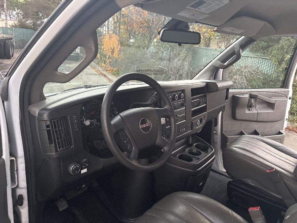 Light Duty Box Truck-Light and Medium Duty Trucks-GMC-2021-Savana G33903-West Sacramento-CA-90,582\n\t\tmiles-$ 32,250 - Image 17