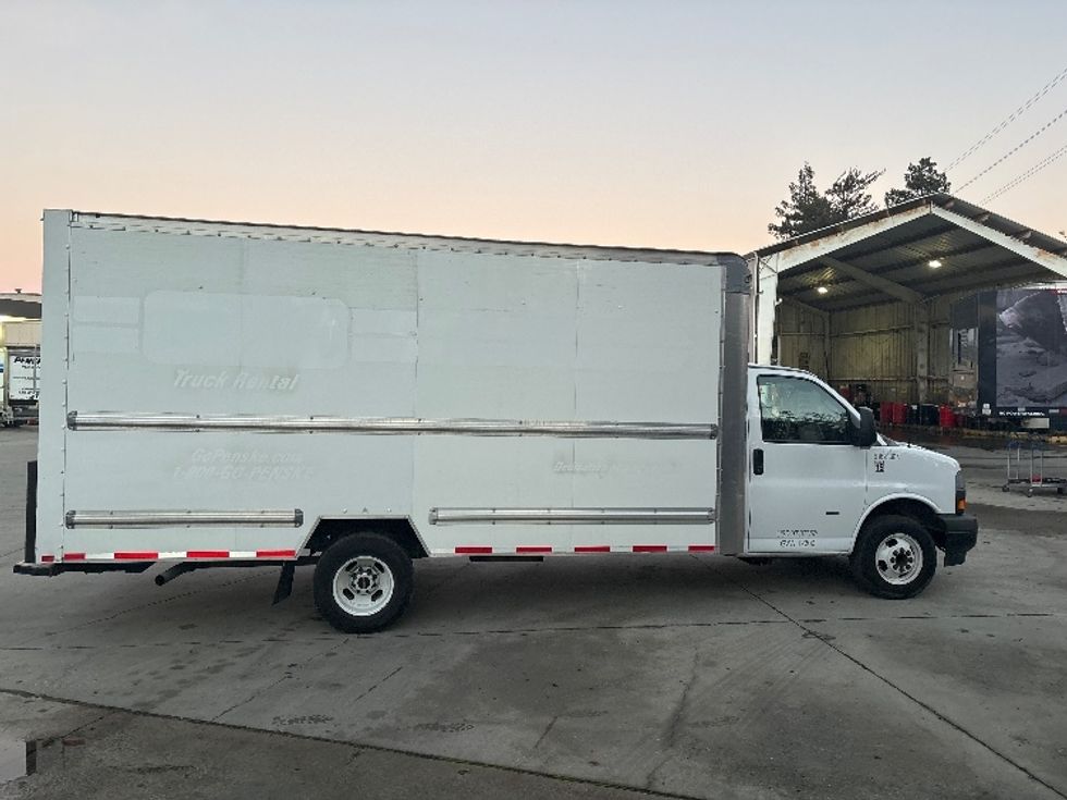 Light Duty Box Truck-Light and Medium Duty Trucks-GMC-2021-Savana G33903-West Sacramento-CA-90,582\n\t\tmiles-$ 32,250 - Image 15