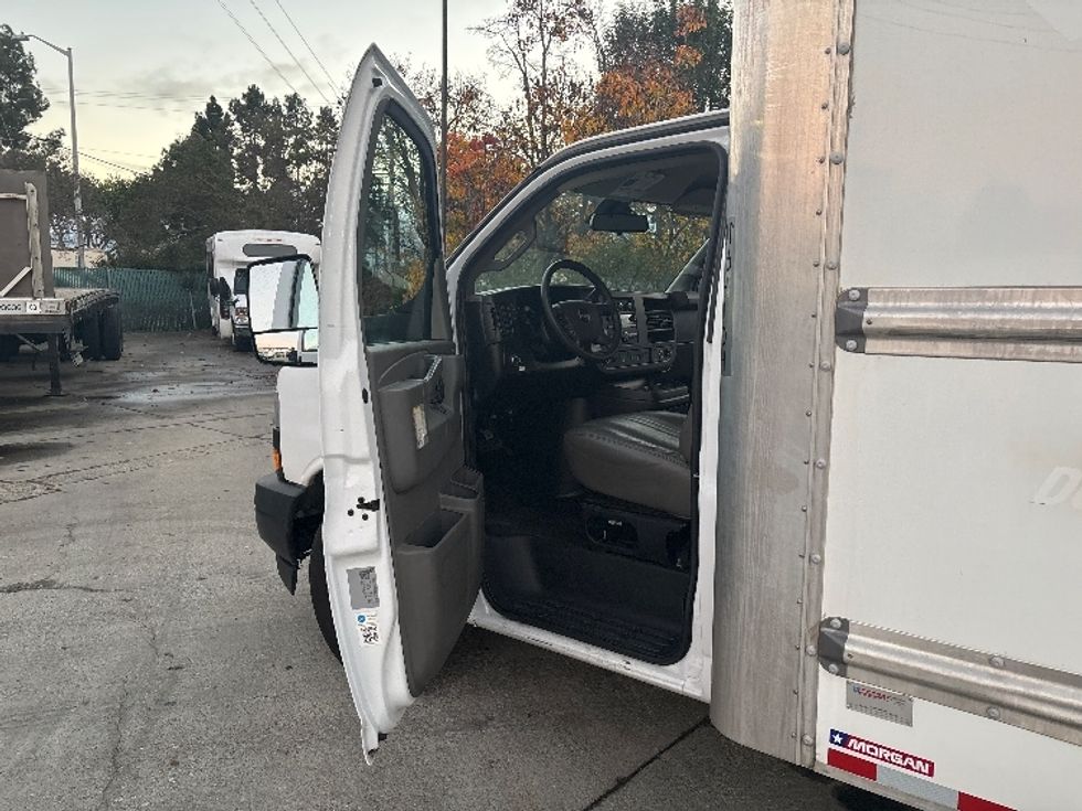Light Duty Box Truck-Light and Medium Duty Trucks-GMC-2021-Savana G33903-West Sacramento-CA-90,582\n\t\tmiles-$ 32,250 - Image 16