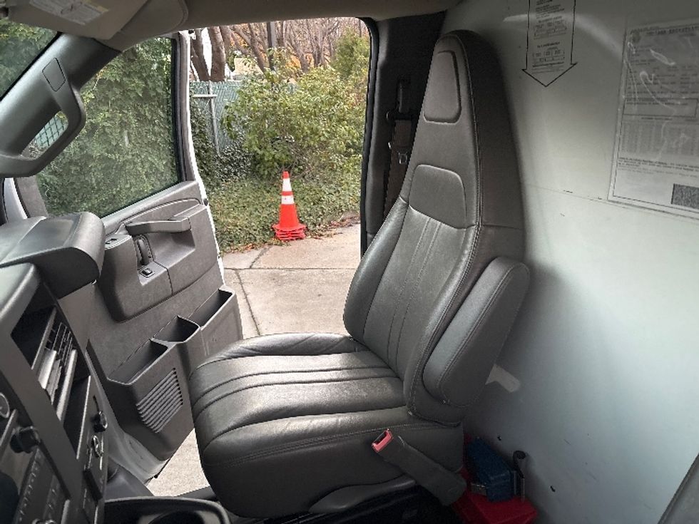 Light Duty Box Truck-Light and Medium Duty Trucks-GMC-2021-Savana G33903-West Sacramento-CA-90,582\n\t\tmiles-$ 32,250 - Image 19