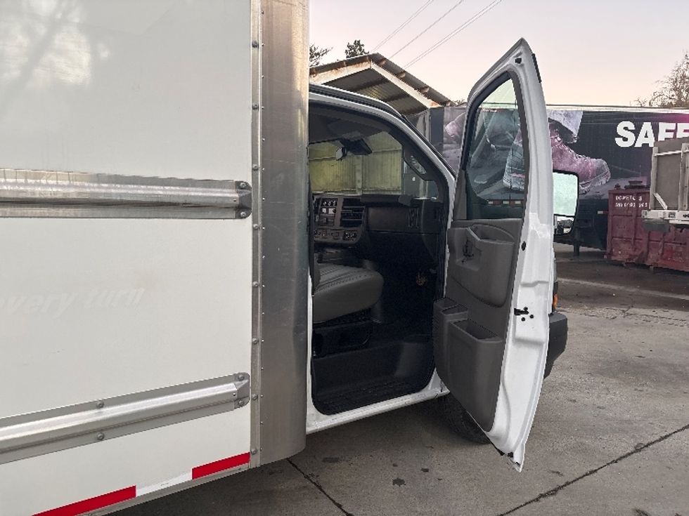 Light Duty Box Truck-Light and Medium Duty Trucks-GMC-2021-Savana G33903-West Sacramento-CA-90,582\n\t\tmiles-$ 32,250 - Image 20