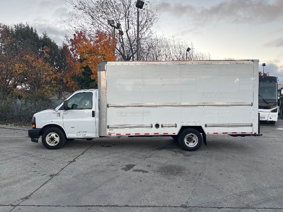 Light Duty Box Truck-Light and Medium Duty Trucks-GMC-2021-Savana G33903-West Sacramento-CA-90,582\n\t\tmiles-$ 32,250 - Image 4