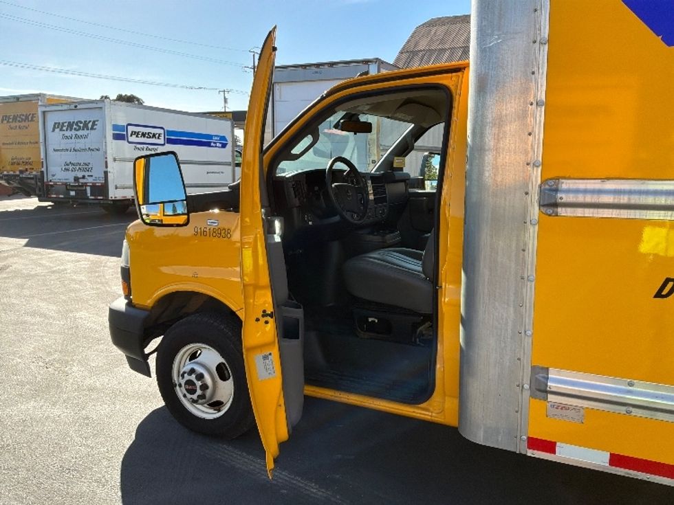 Light Duty Box Truck-Light and Medium Duty Trucks-GMC-2021-Savana G33903-West Sacramento-CA-91,425\n\t\tmiles-$ 27,000 - Image 15