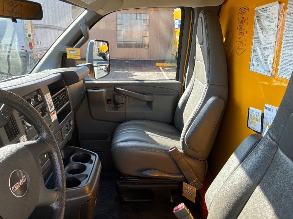 Light Duty Box Truck-Light and Medium Duty Trucks-GMC-2021-Savana G33903-West Sacramento-CA-91,425\n\t\tmiles-$ 27,000 - Image 18