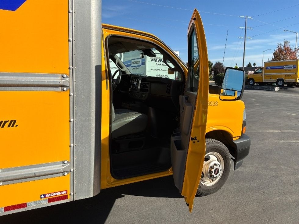 Light Duty Box Truck-Light and Medium Duty Trucks-GMC-2021-Savana G33903-West Sacramento-CA-91,425\n\t\tmiles-$ 27,000 - Image 19