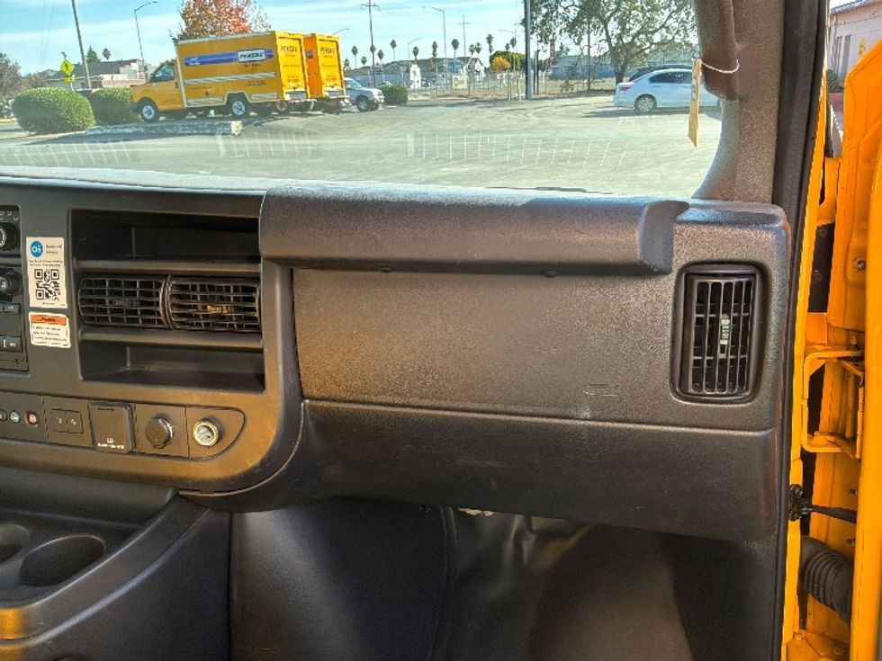 Light Duty Box Truck-Light and Medium Duty Trucks-GMC-2021-Savana G33903-West Sacramento-CA-91,425\n\t\tmiles-$ 27,000 - Image 20