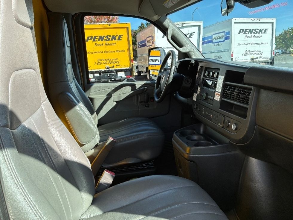 Light Duty Box Truck-Light and Medium Duty Trucks-GMC-2021-Savana G33903-West Sacramento-CA-91,425\n\t\tmiles-$ 27,000 - Image 21