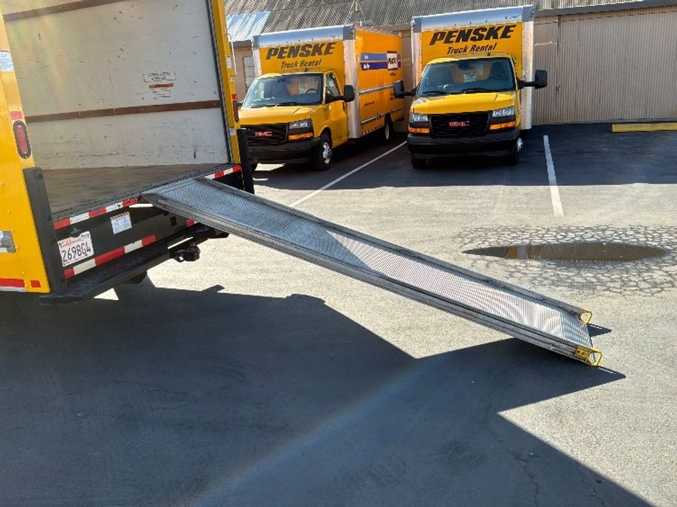 Light Duty Box Truck-Light and Medium Duty Trucks-GMC-2021-Savana G33903-West Sacramento-CA-91,425\n\t\tmiles-$ 27,000 - Image 24