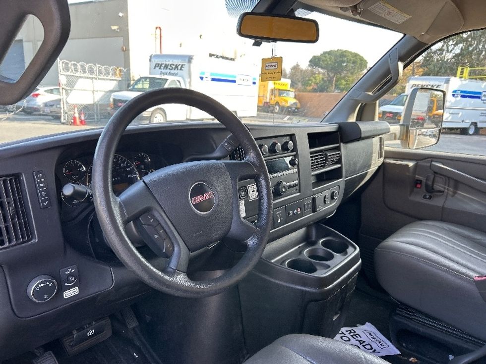 Light Duty Box Truck-Light and Medium Duty Trucks-GMC-2021-Savana G33903-West Sacramento-CA-91,523\n\t\tmiles-$ 28,500 - Image 17