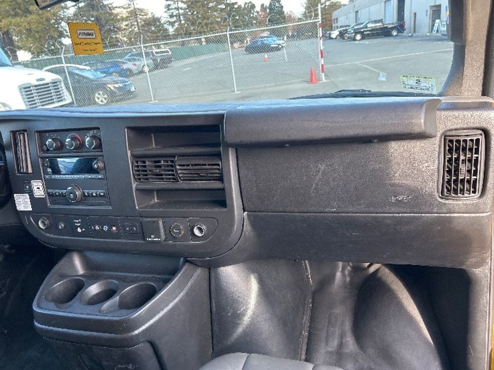 Light Duty Box Truck-Light and Medium Duty Trucks-GMC-2021-Savana G33903-West Sacramento-CA-91,523\n\t\tmiles-$ 28,500 - Image 21