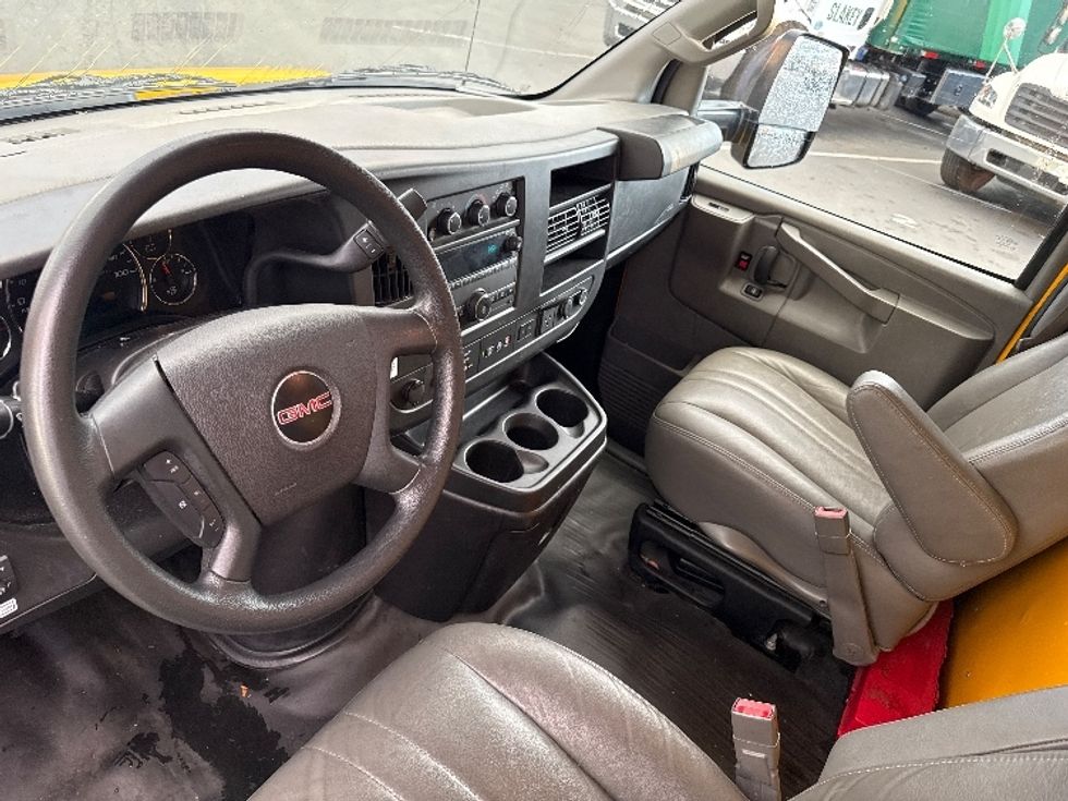 Light Duty Box Truck-Light and Medium Duty Trucks-GMC-2021-Savana G33903-West Sacramento-CA-92,860\n\t\tmiles-$ 28,500 - Image 17
