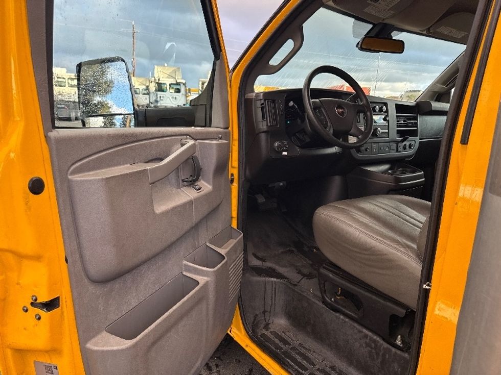 Light Duty Box Truck-Light and Medium Duty Trucks-GMC-2021-Savana G33903-West Sacramento-CA-92,860\n\t\tmiles-$ 28,500 - Image 16