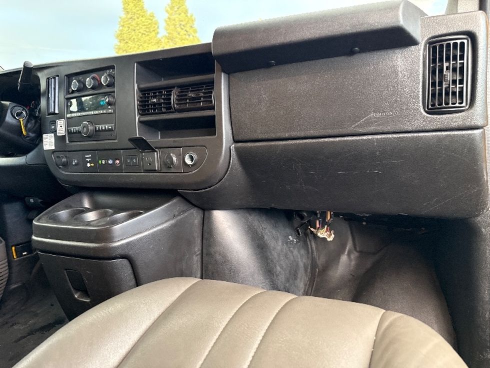 Light Duty Box Truck-Light and Medium Duty Trucks-GMC-2021-Savana G33903-West Sacramento-CA-92,860\n\t\tmiles-$ 28,500 - Image 21