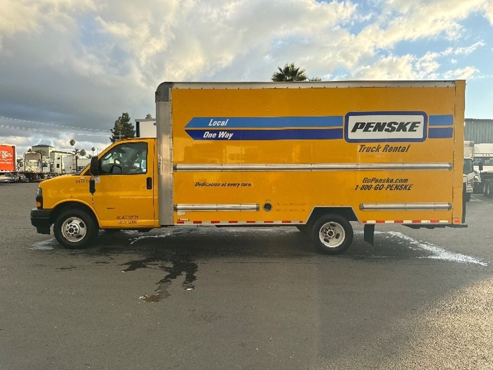 Light Duty Box Truck-Light and Medium Duty Trucks-GMC-2021-Savana G33903-West Sacramento-CA-92,860\n\t\tmiles-$ 28,500 - Image 4