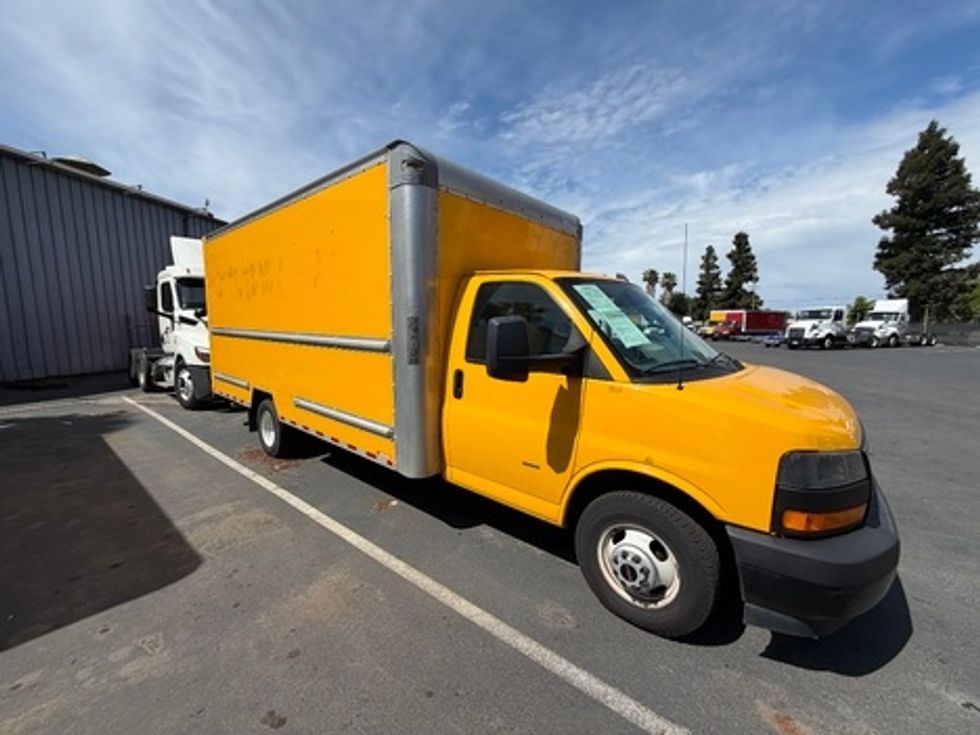 Light Duty Box Truck-Light and Medium Duty Trucks-GMC-2021-Savana G33903-West Sacramento-CA-92,885\n\t\tmiles-$ 28,000 - Image 1