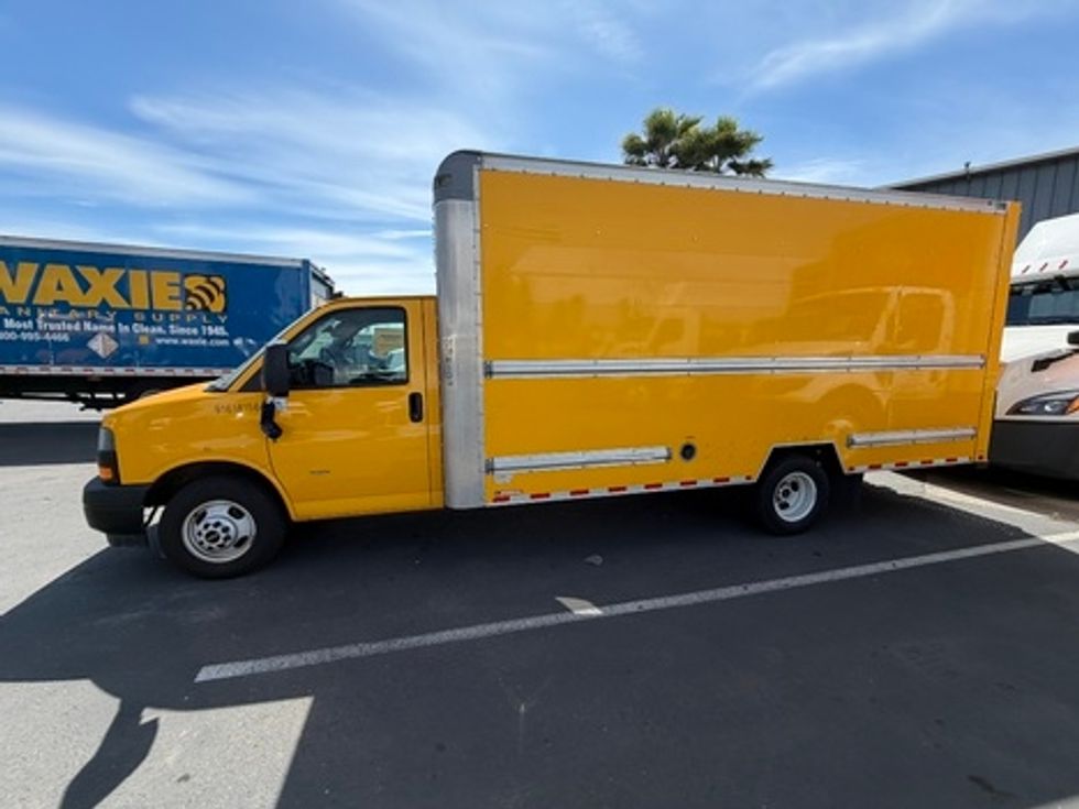 Light Duty Box Truck-Light and Medium Duty Trucks-GMC-2021-Savana G33903-West Sacramento-CA-92,885\n\t\tmiles-$ 28,000 - Image 4