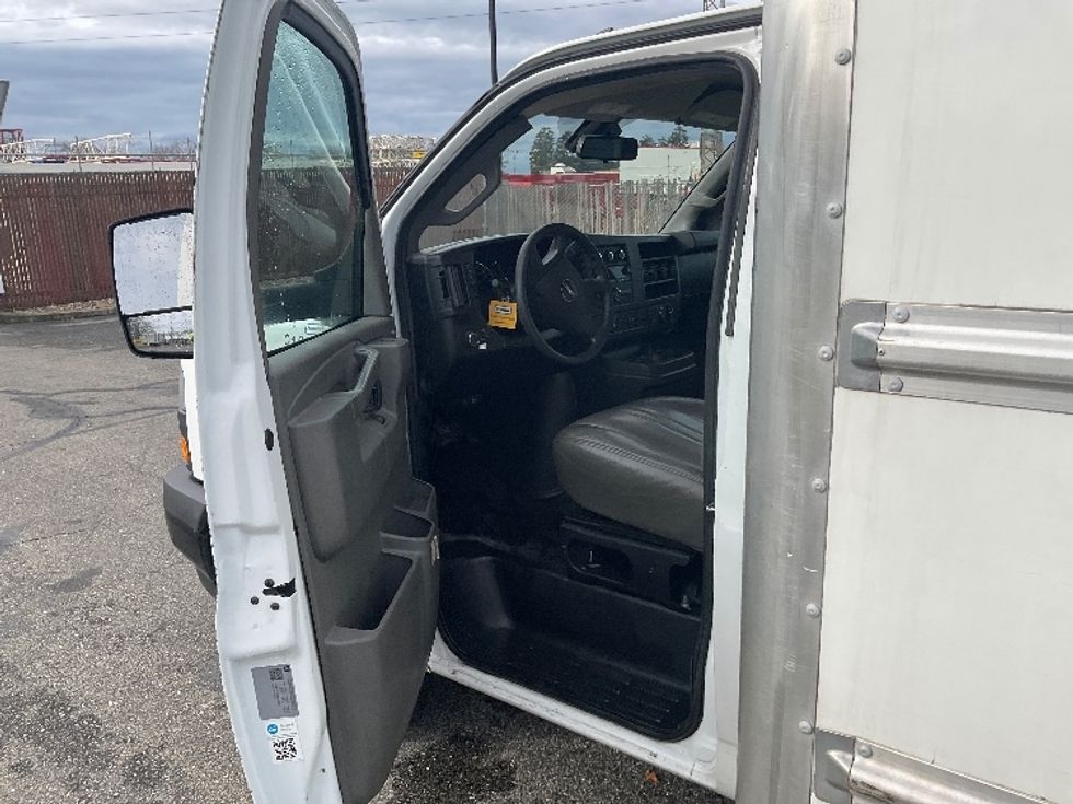 Light Duty Box Truck-Light and Medium Duty Trucks-GMC-2021-Savana G33903-West Sacramento-CA-94,009\n\t\tmiles-$ 31,500 - Image 16